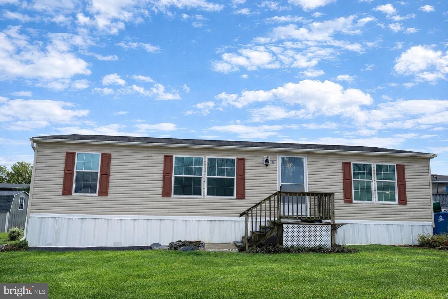 16 Hazel Circle, Mechanicsburg