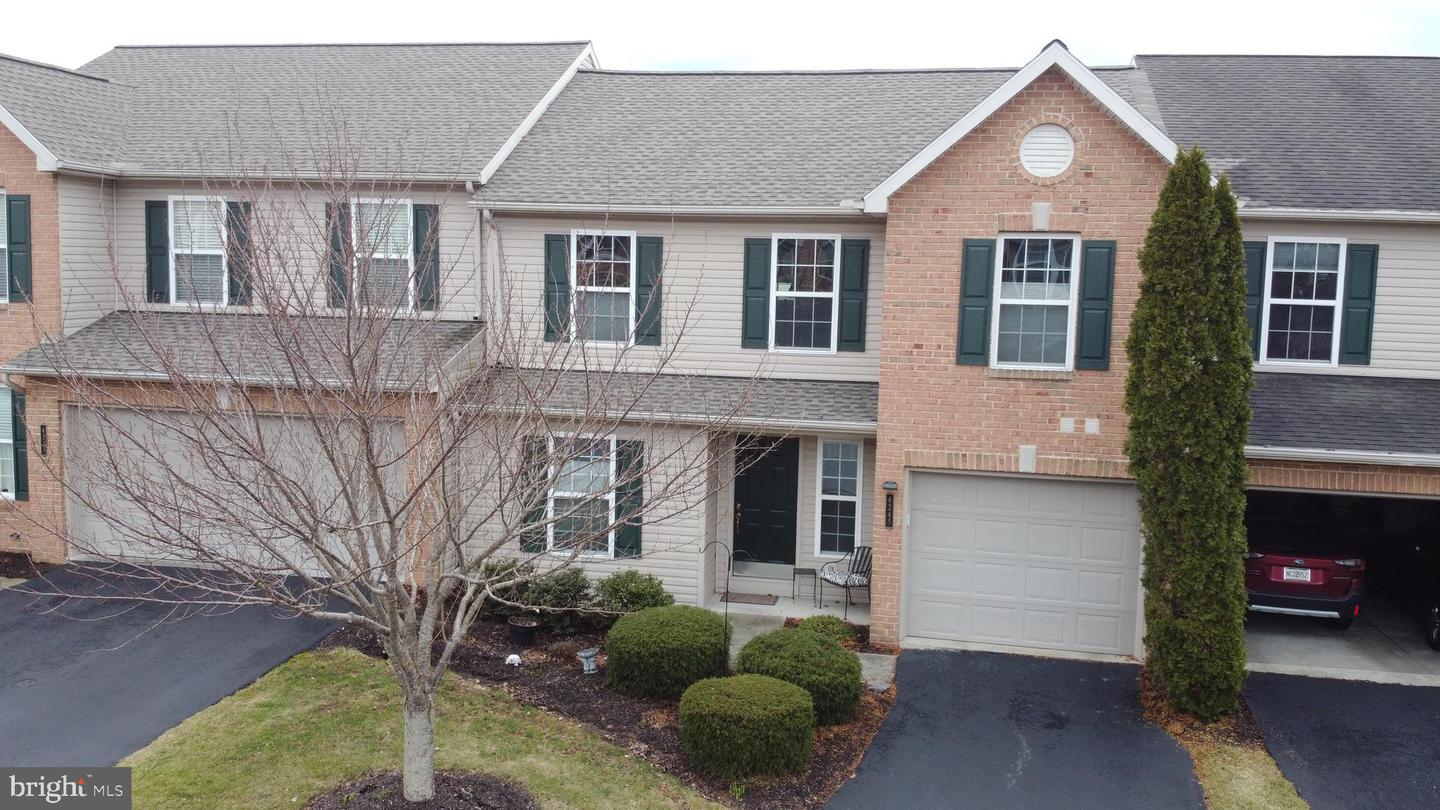 4245 Roth Farm Village Circle, Mechanicsburg