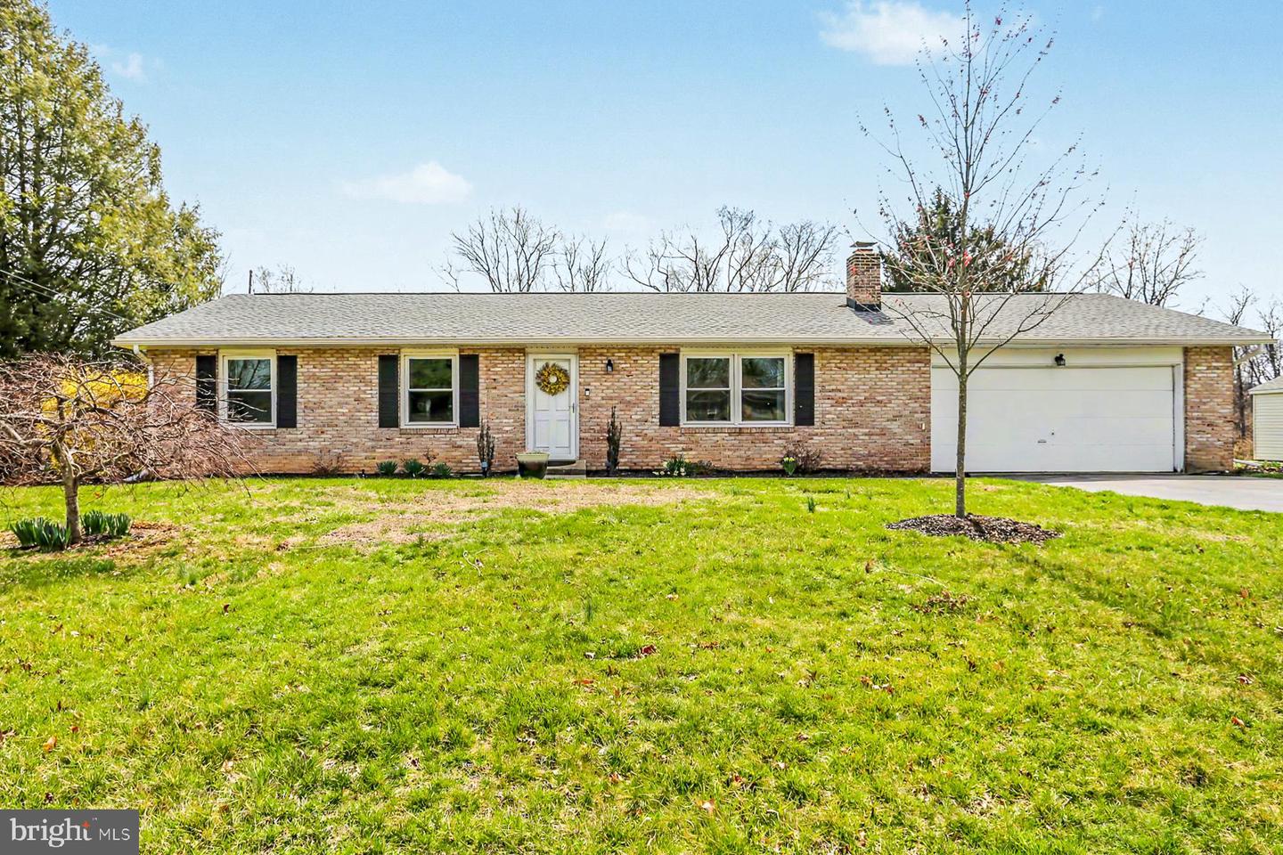 23 Dewalt Drive, Mechanicsburg
