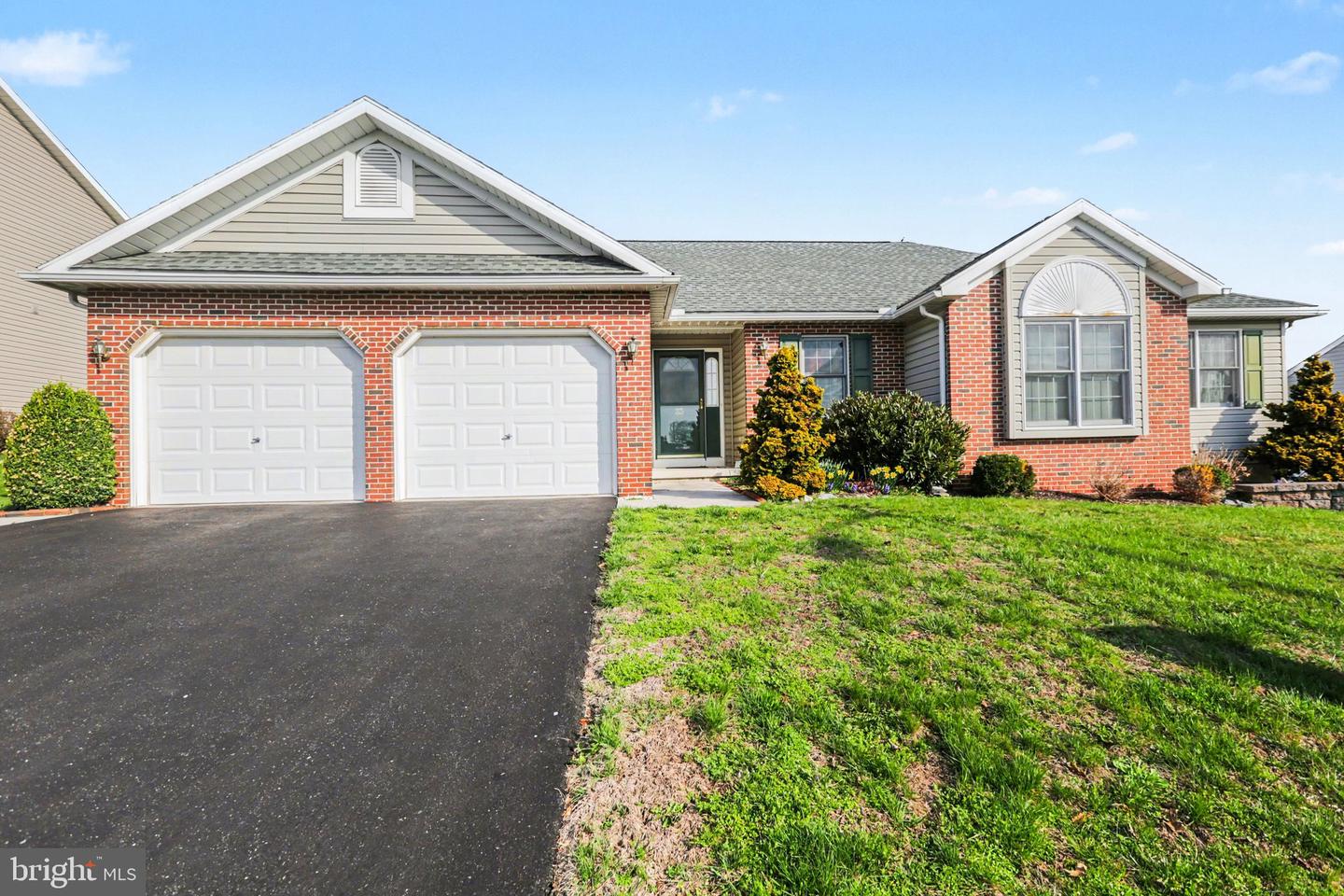 33 Blue Spruce Drive, Enola