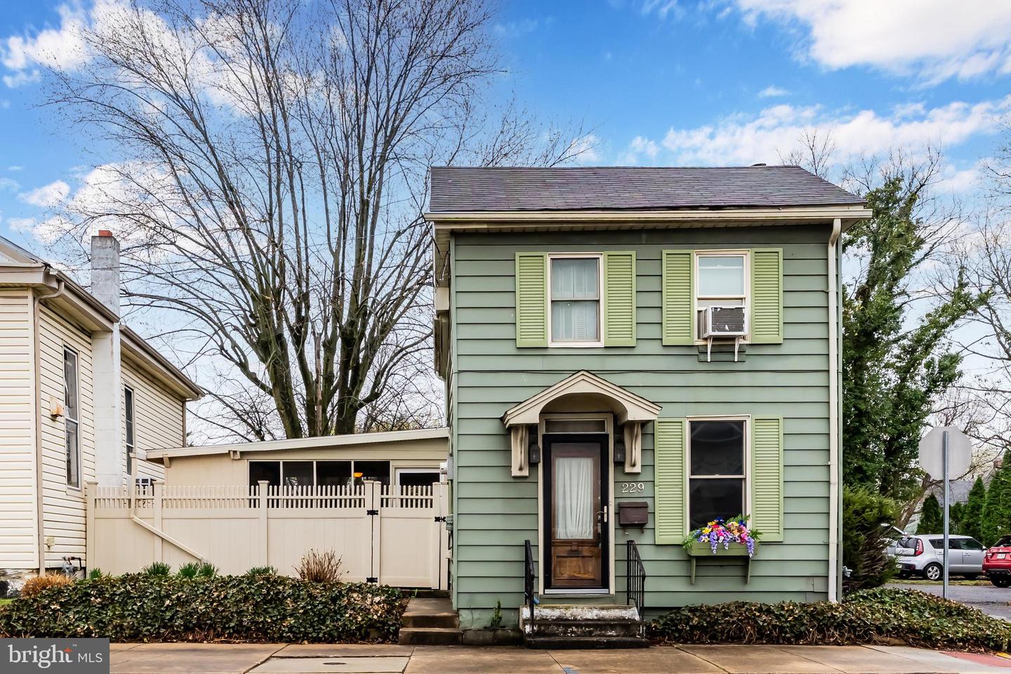229 W Simpson Street, Mechanicsburg