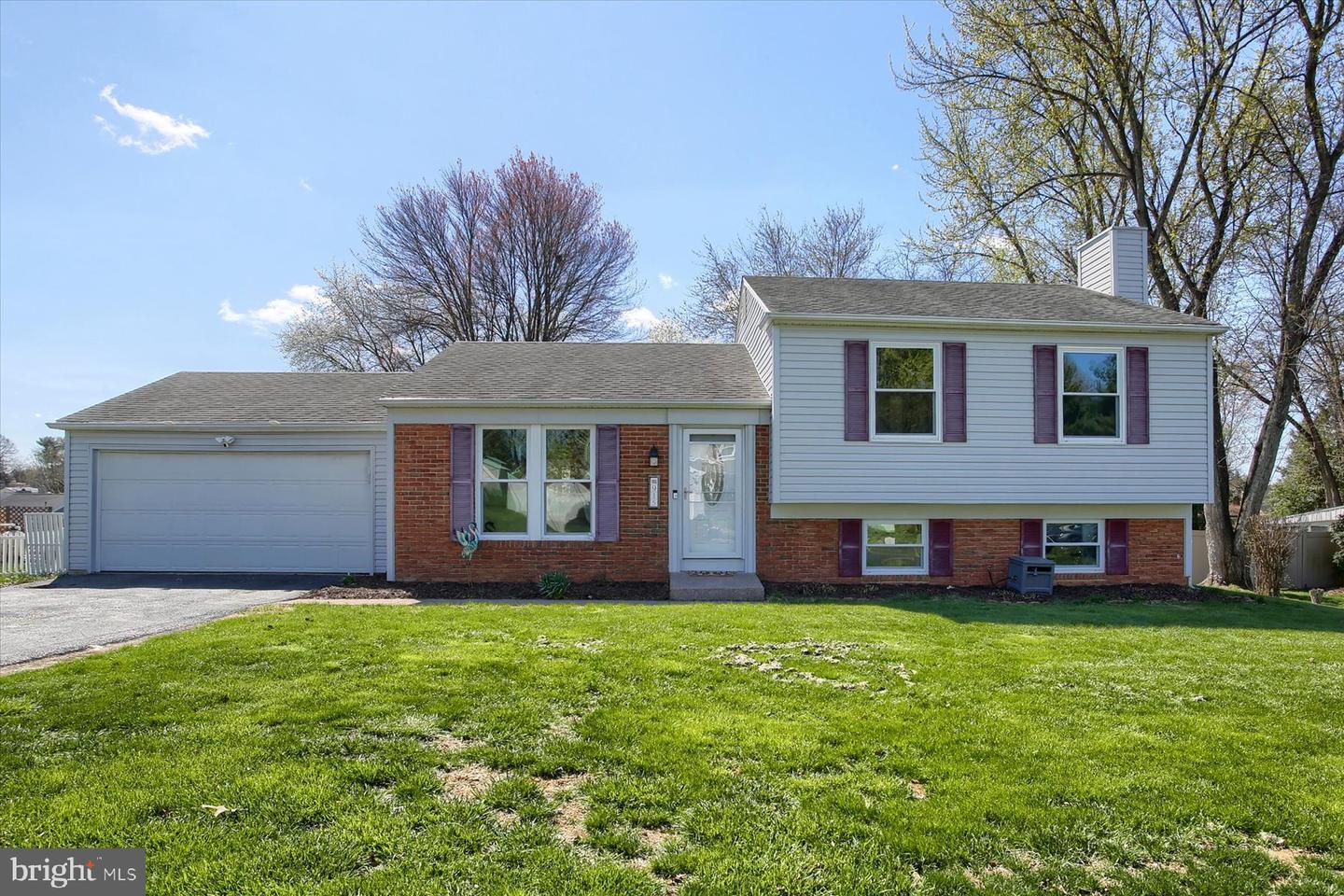 915 Derbyshire Avenue, Mechanicsburg