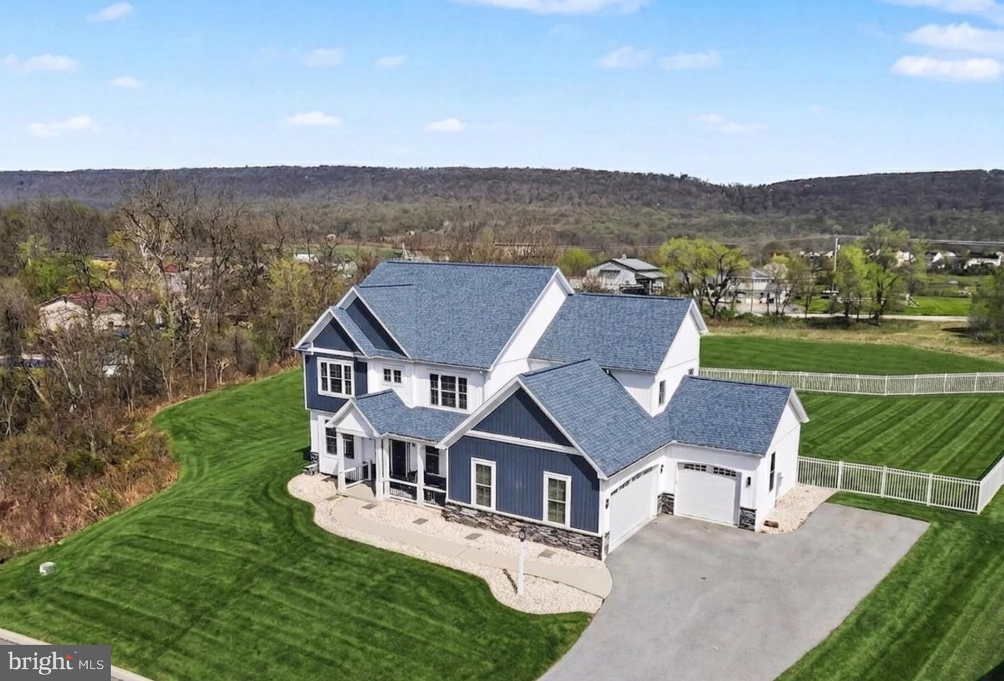 6390 Peregrine Way, Mechanicsburg