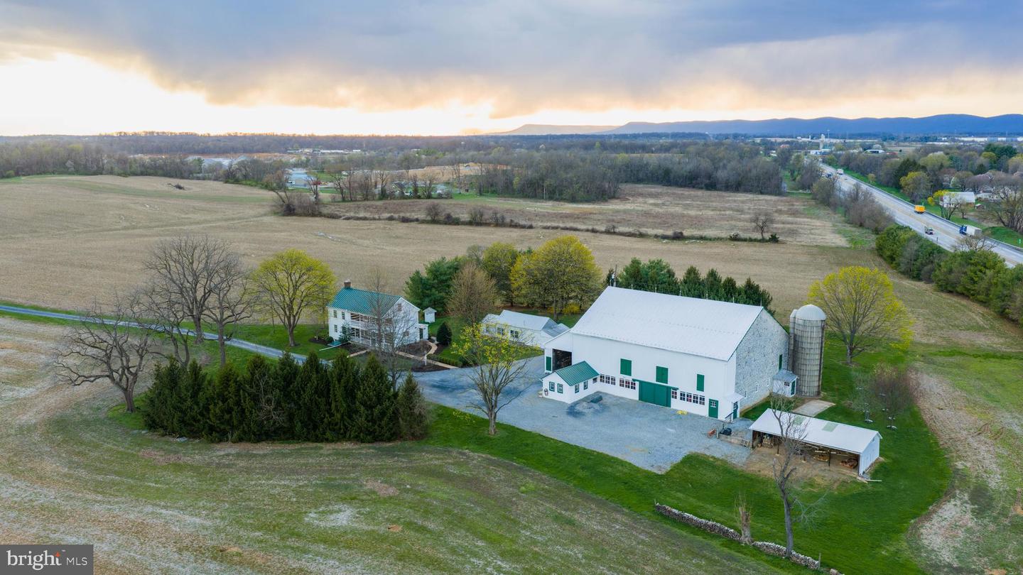 1122 W Trindle Road, Mechanicsburg