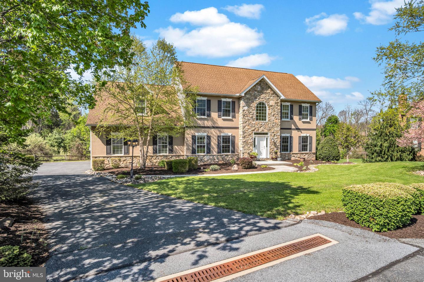 1423 Wellgate Lane, Mechanicsburg