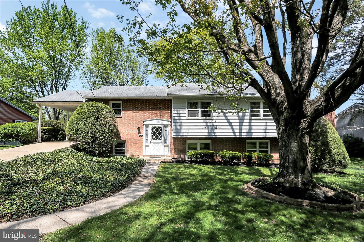 8 W Winding Hill Road, Mechanicsburg