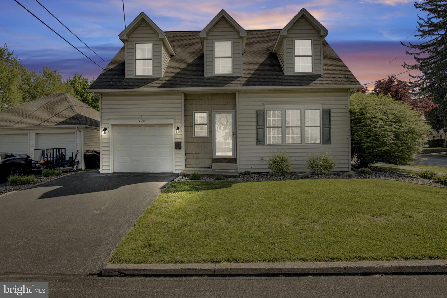528 W Simpson Street, Mechanicsburg
