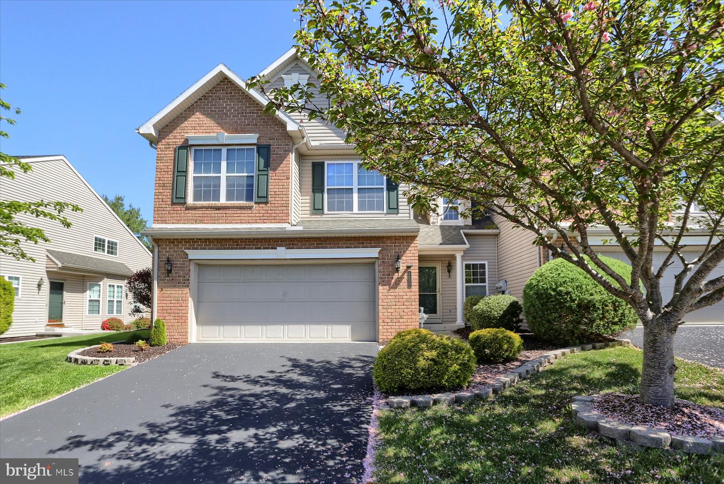 4250 Roth Farm Village Cir, Mechanicsburg
