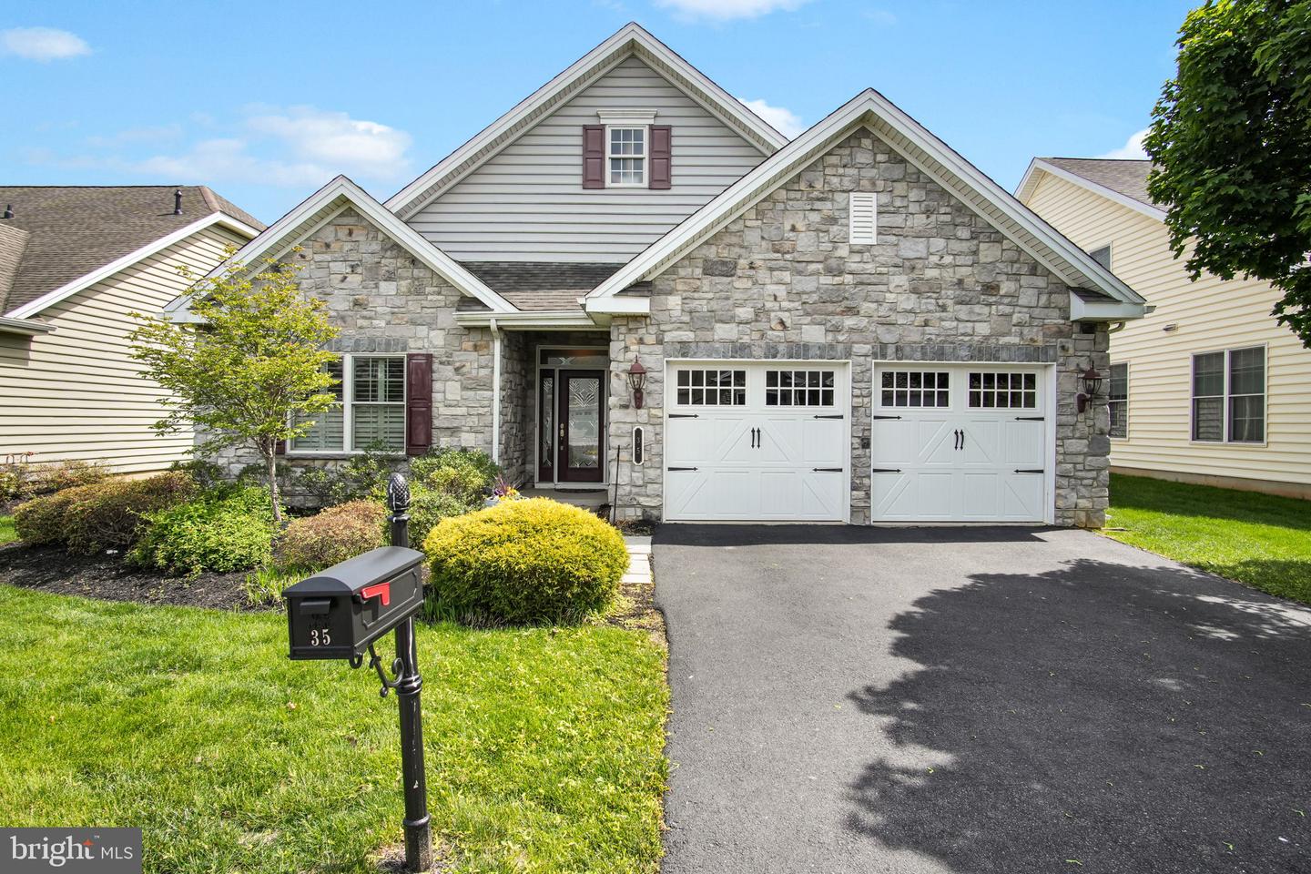 35 Presidents Drive, Mechanicsburg