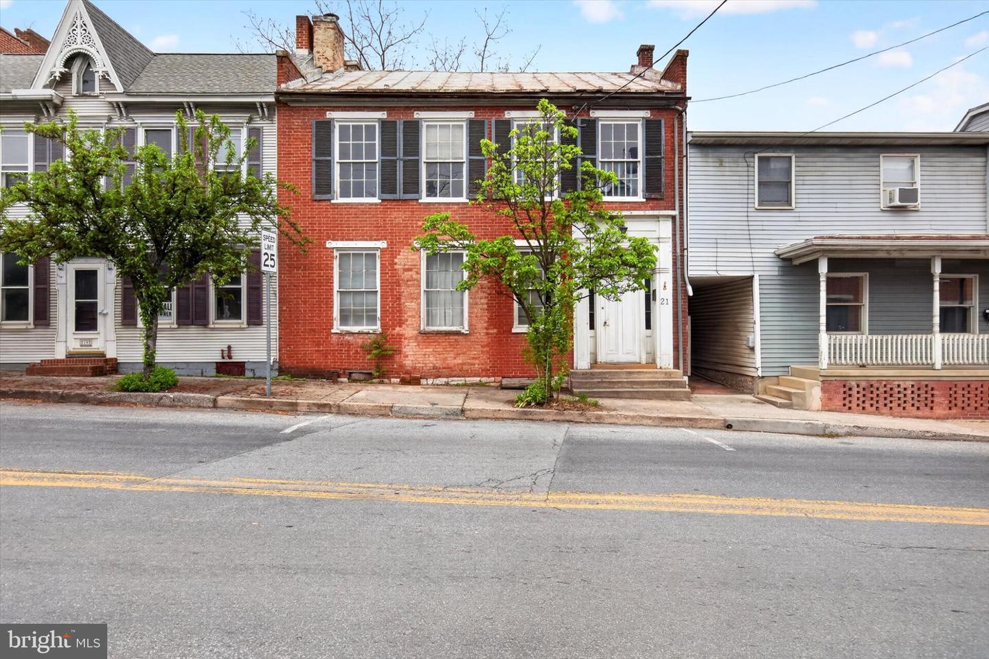21 E Main Street, Newville