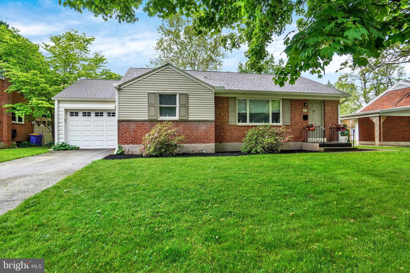 304 E Coover Street, Mechanicsburg