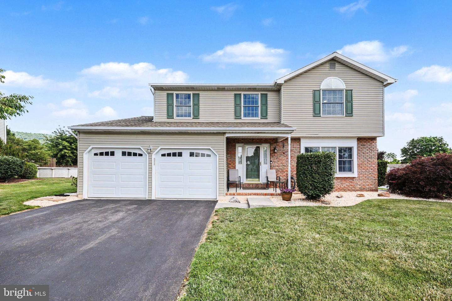 9 Blue Spruce Drive, Enola