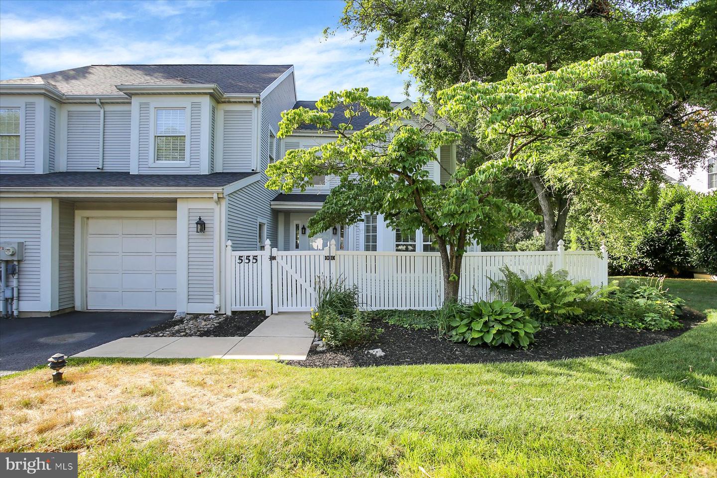555 S 3rd Street