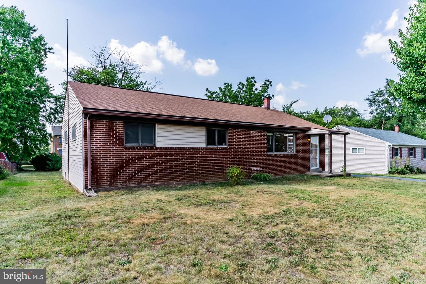 11 W Dulles Drive