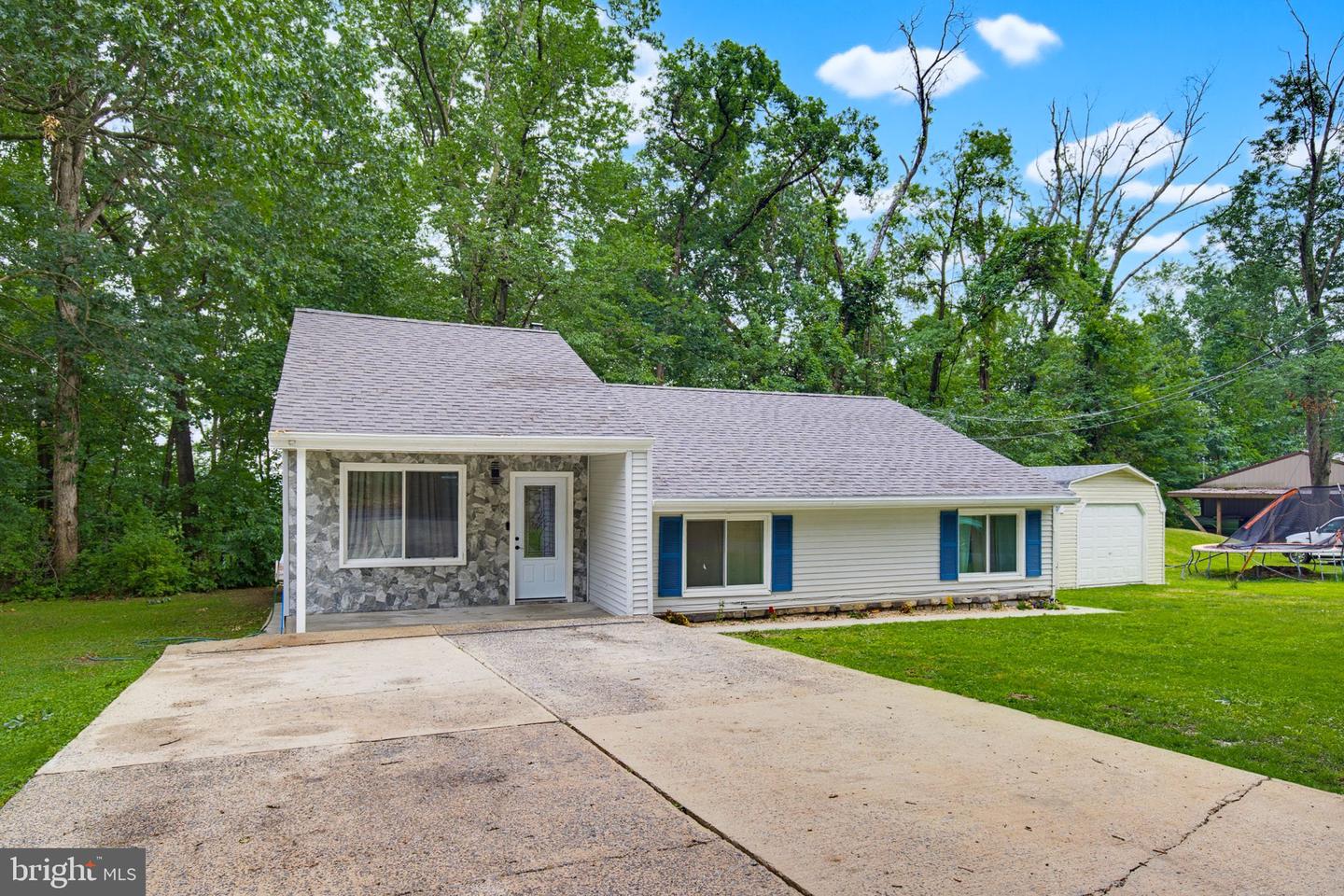 1607 Holtz Road