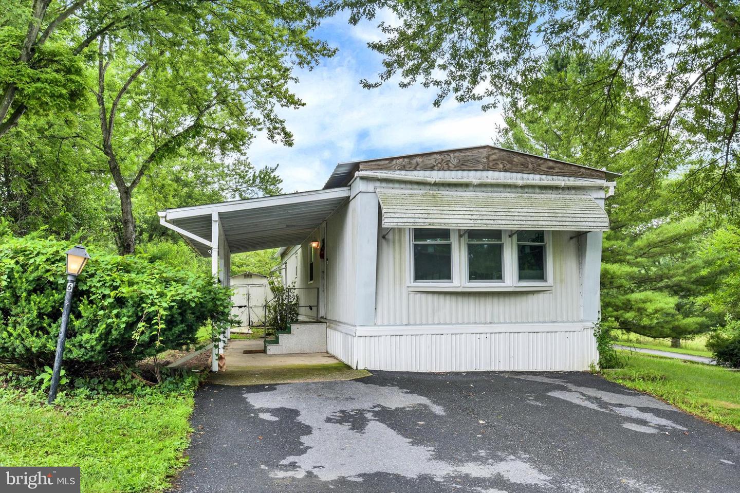 6 Buttonwood Lane, Carlisle