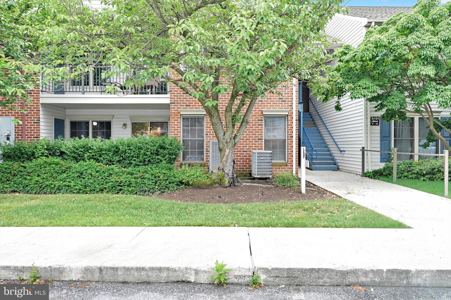 5401 Oxford Drive #11