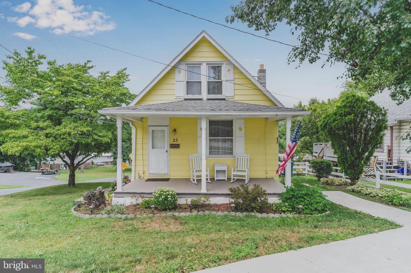 23 E Shady Lane