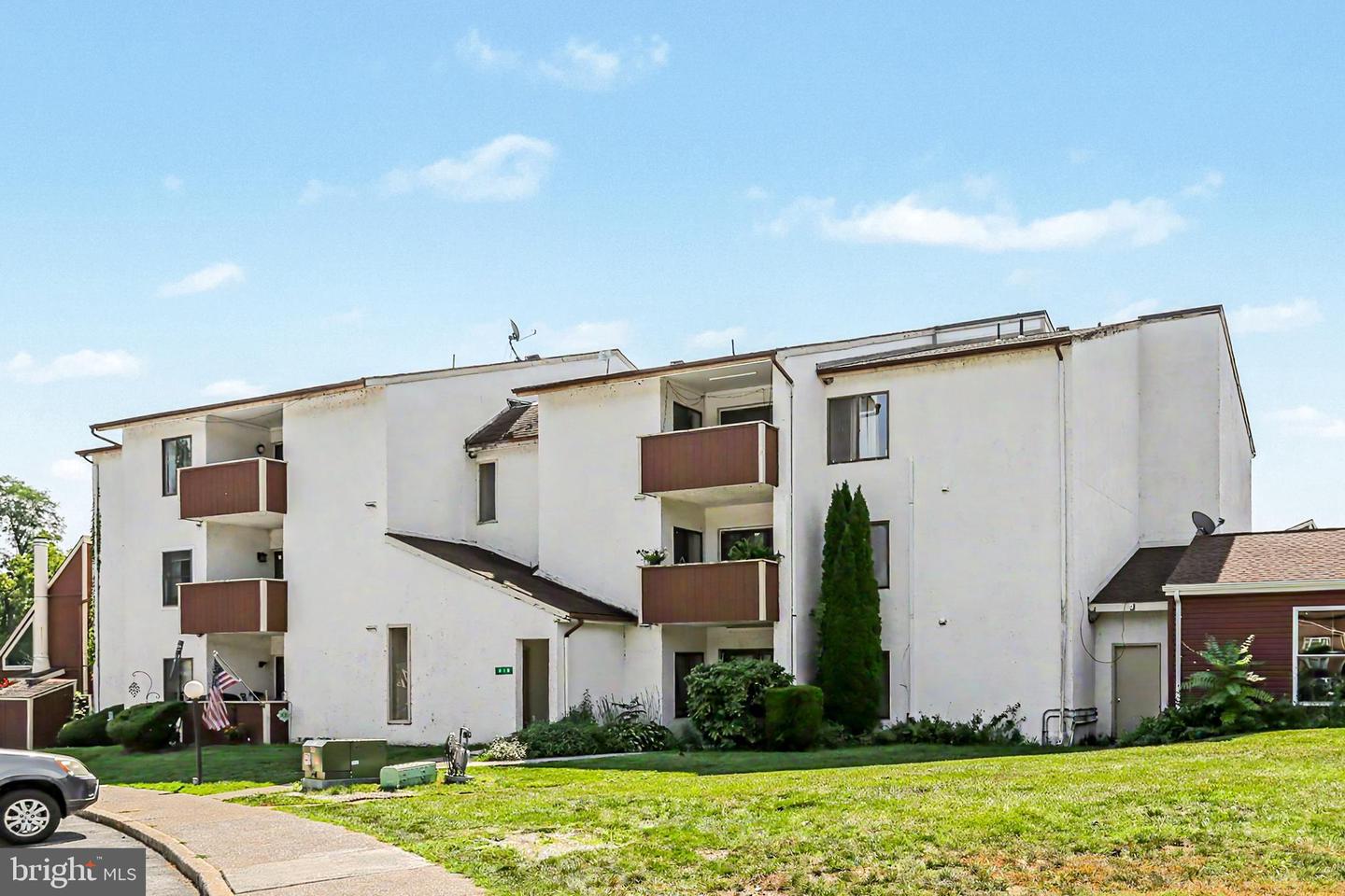 810 Charlotte Way #301