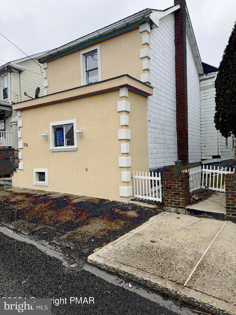 114 E Ludlow Street, Summit Hill