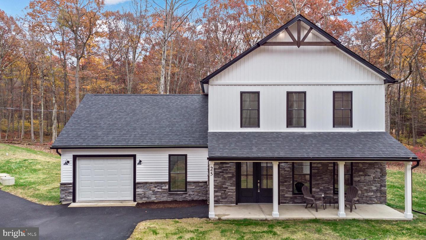 25 Oak Lane W, Lehighton
