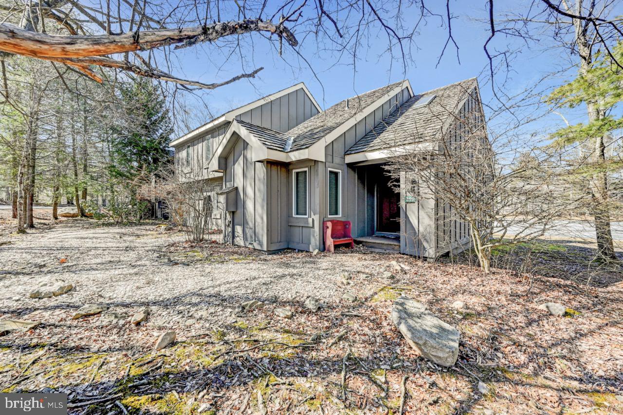 390 Snow Ridge Circle, Lake Harmony