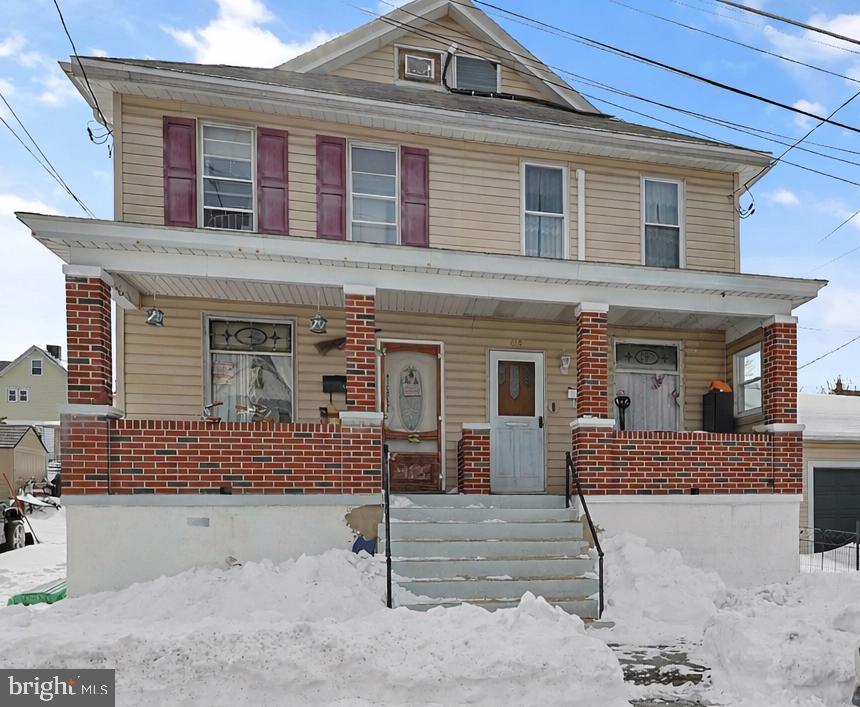 415 W White Street, Summit Hill