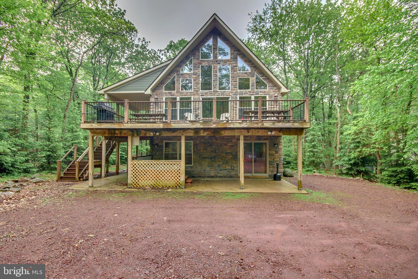 87 Pineknoll Drive, Lake Harmony