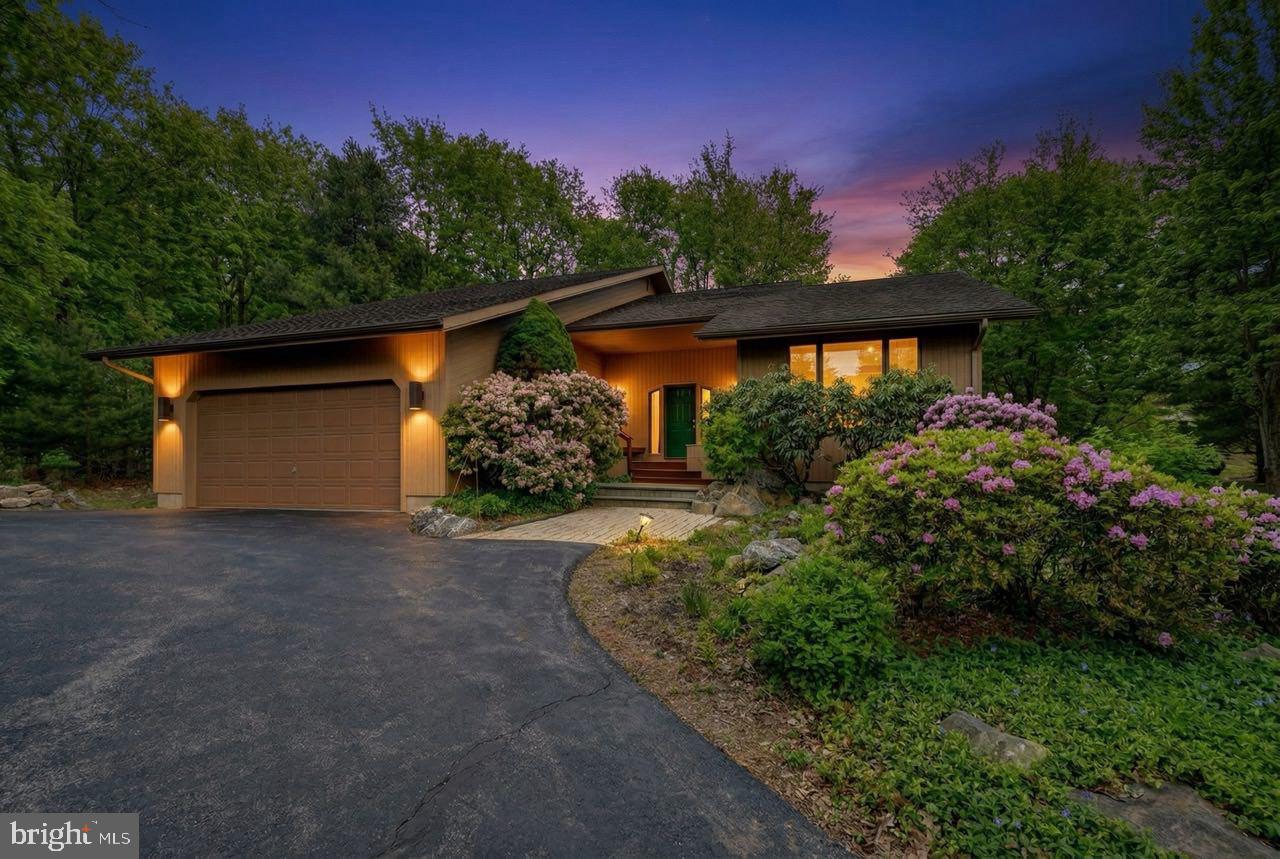 96 Wolf Road, Lake Harmony