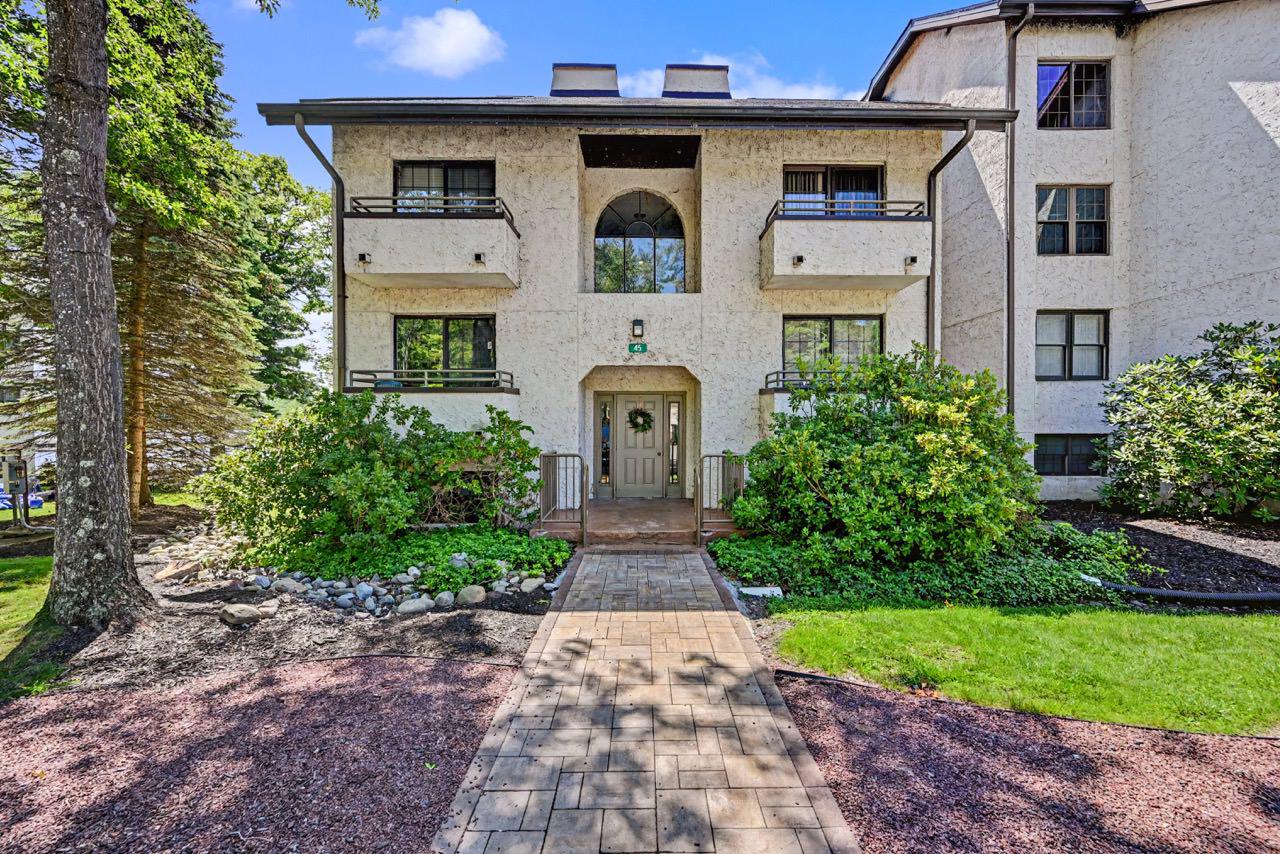 45 Midlake Drive #102