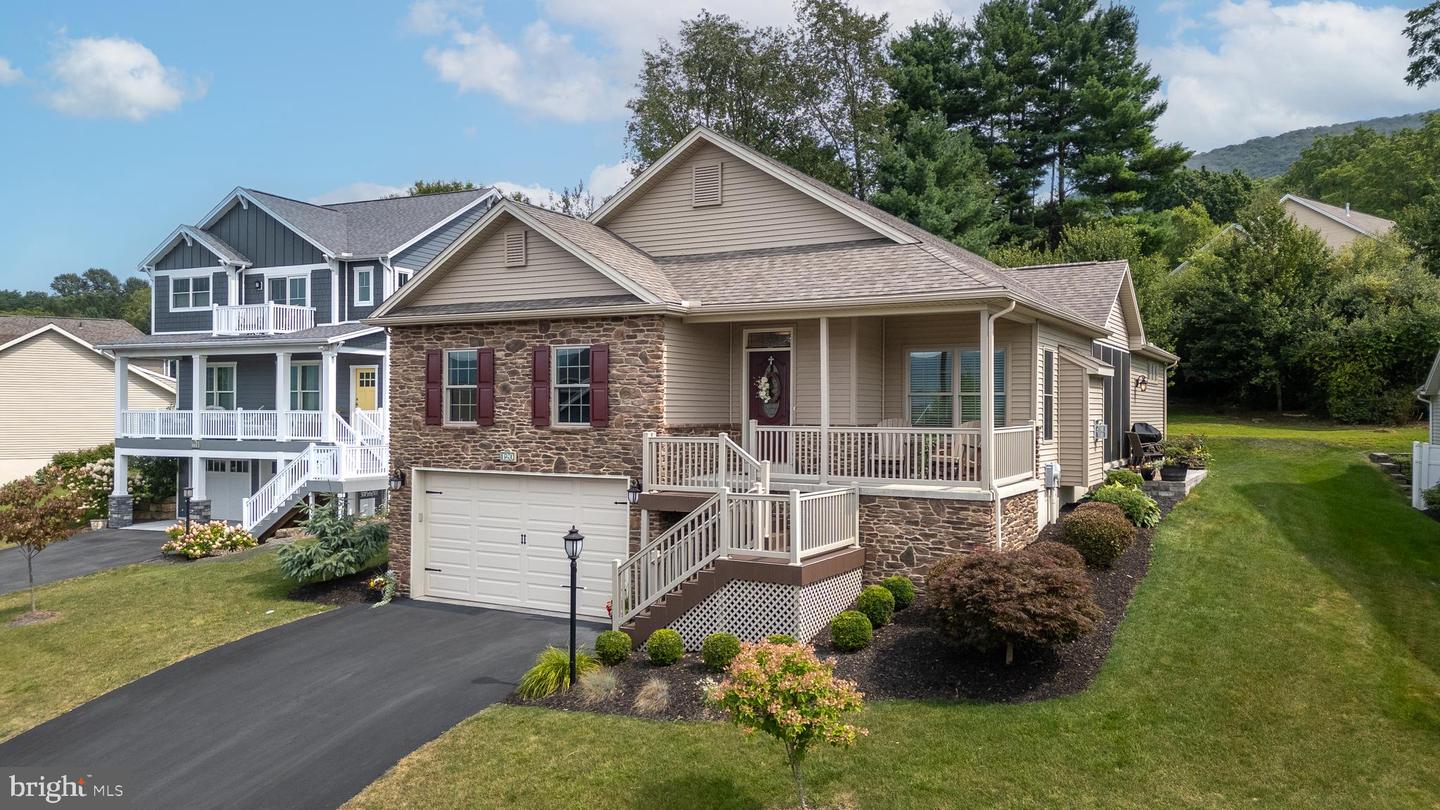 120 Emma Court, Boalsburg