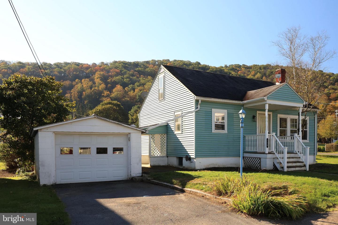 120 Railroad Street, Spring Mills