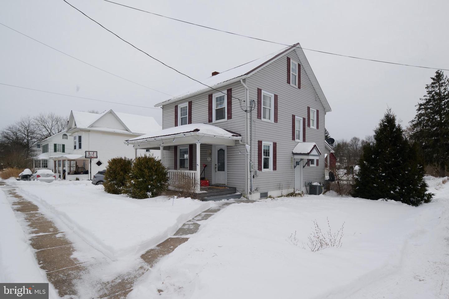 127 E Aaron Square, Aaronsburg