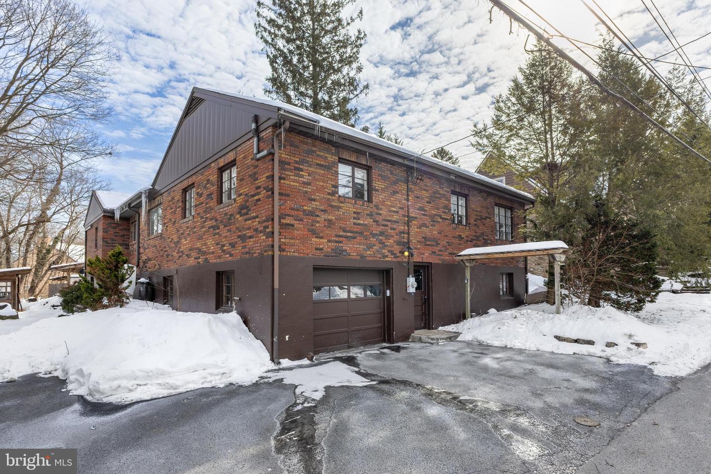 612 Holly Court, State College