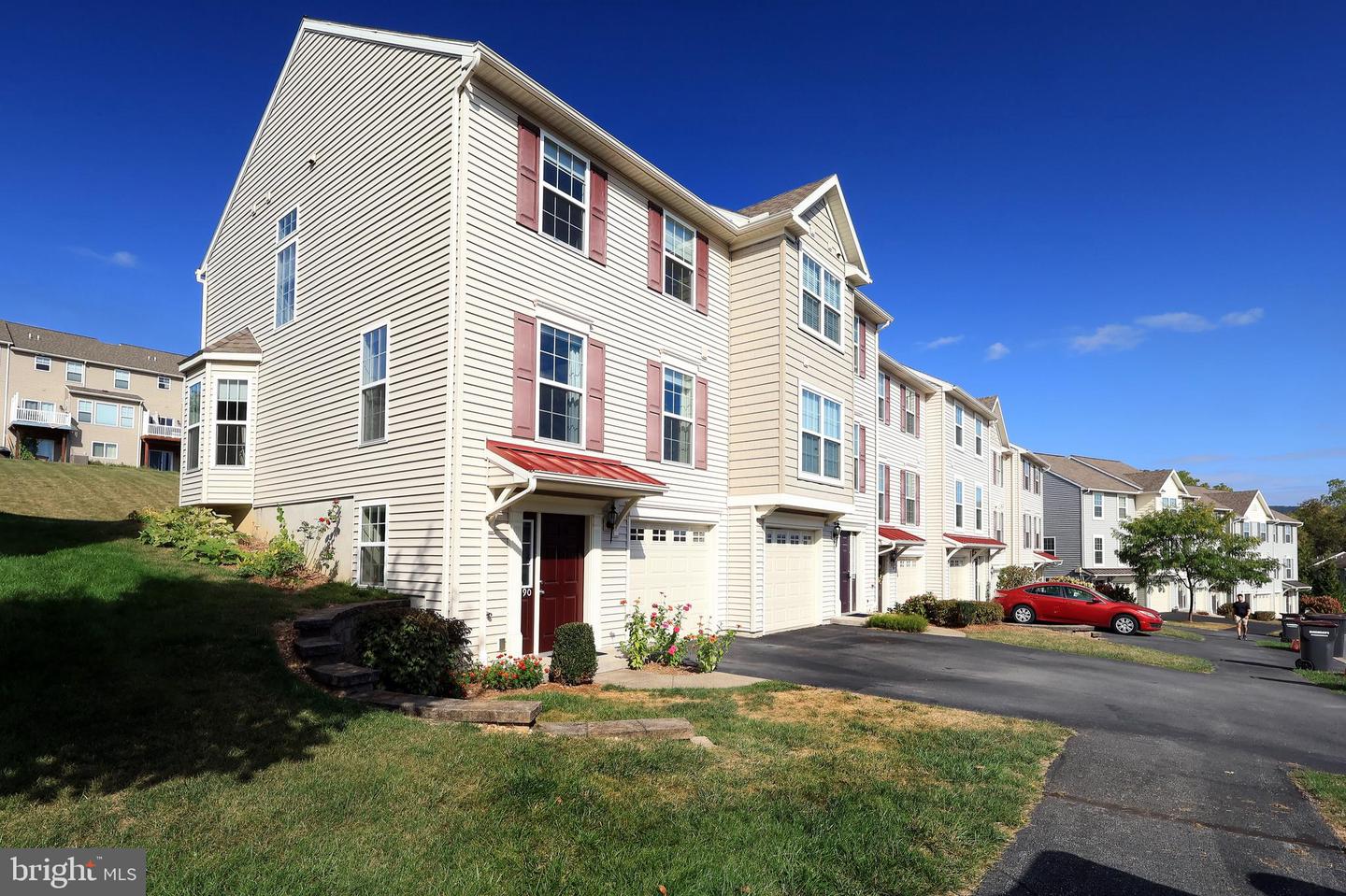 190 Kestrel Lane, Boalsburg