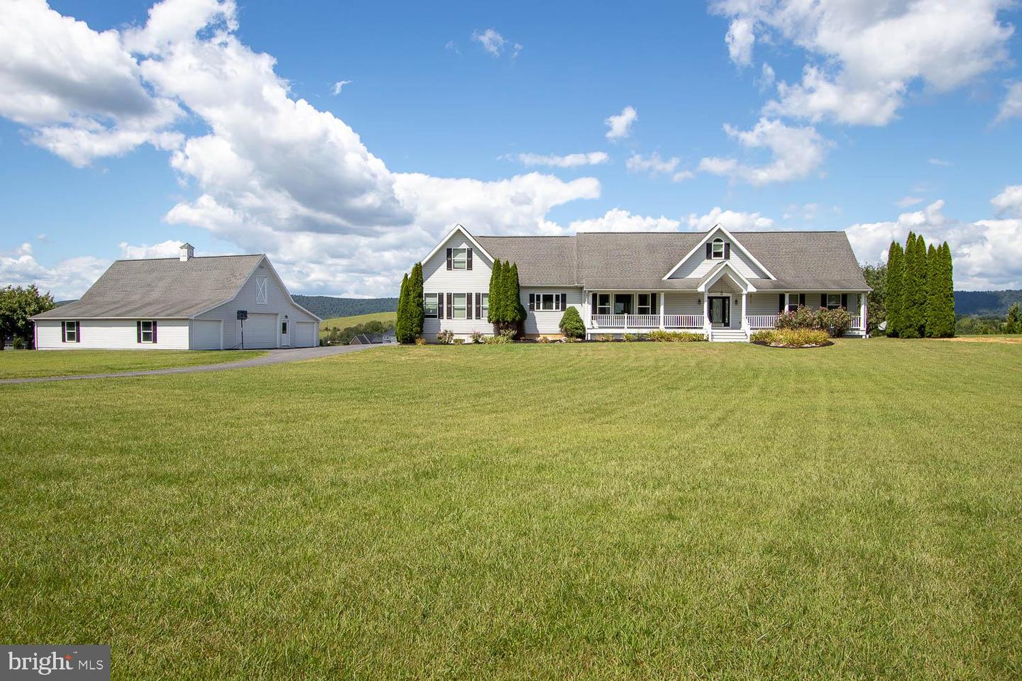 171 Hidden Lake Drive, Centre Hall