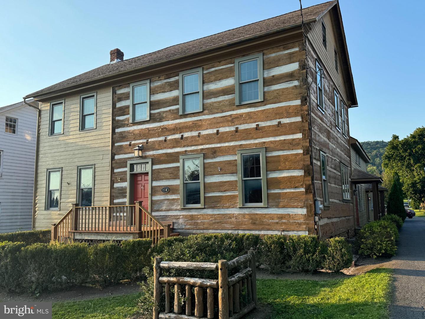 230 W Aaron Square