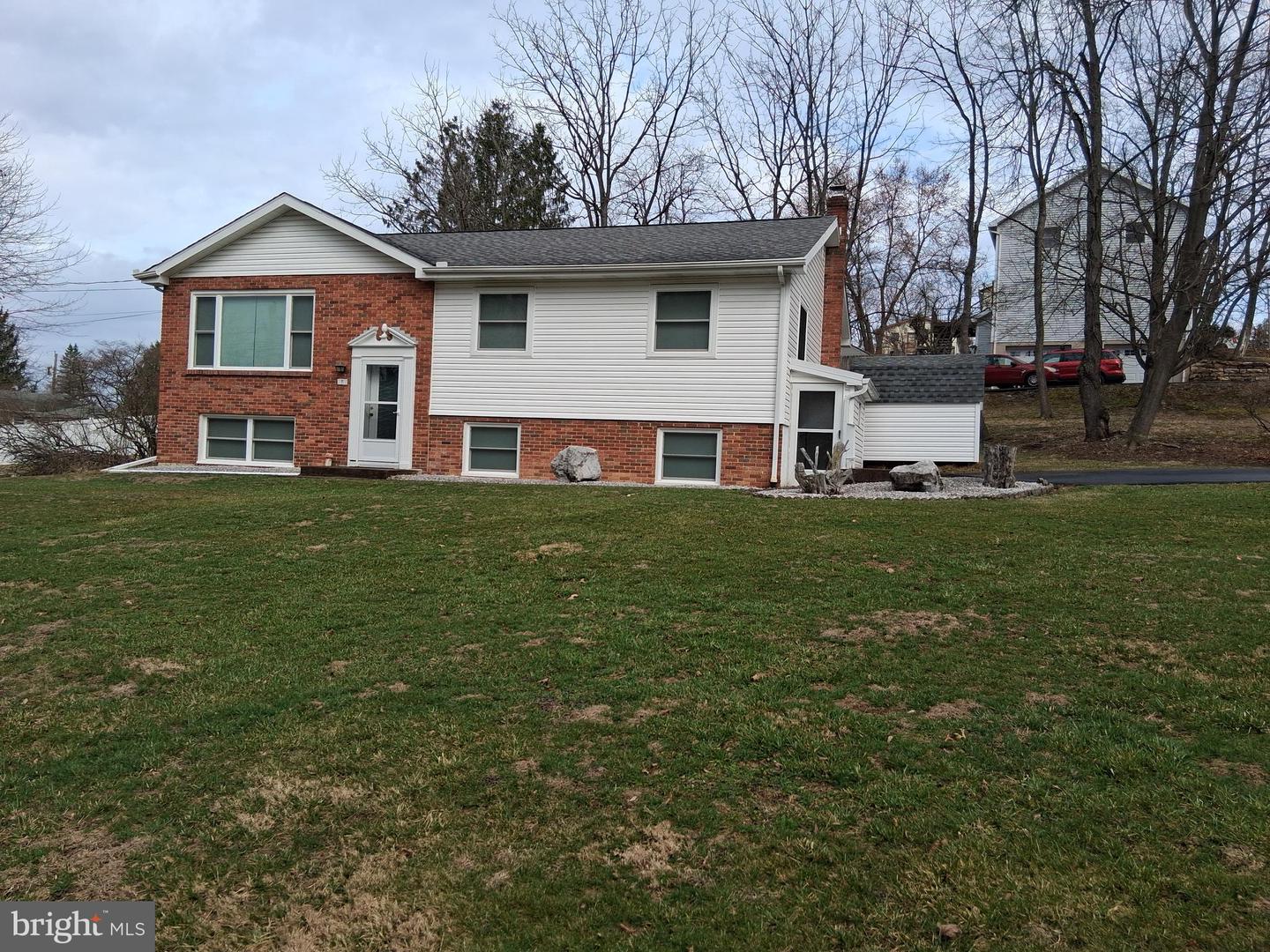 181 Mount Nittany Road, Lemont