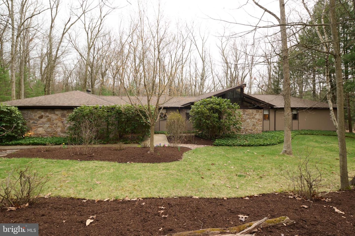576 E Shadow Lane, State College