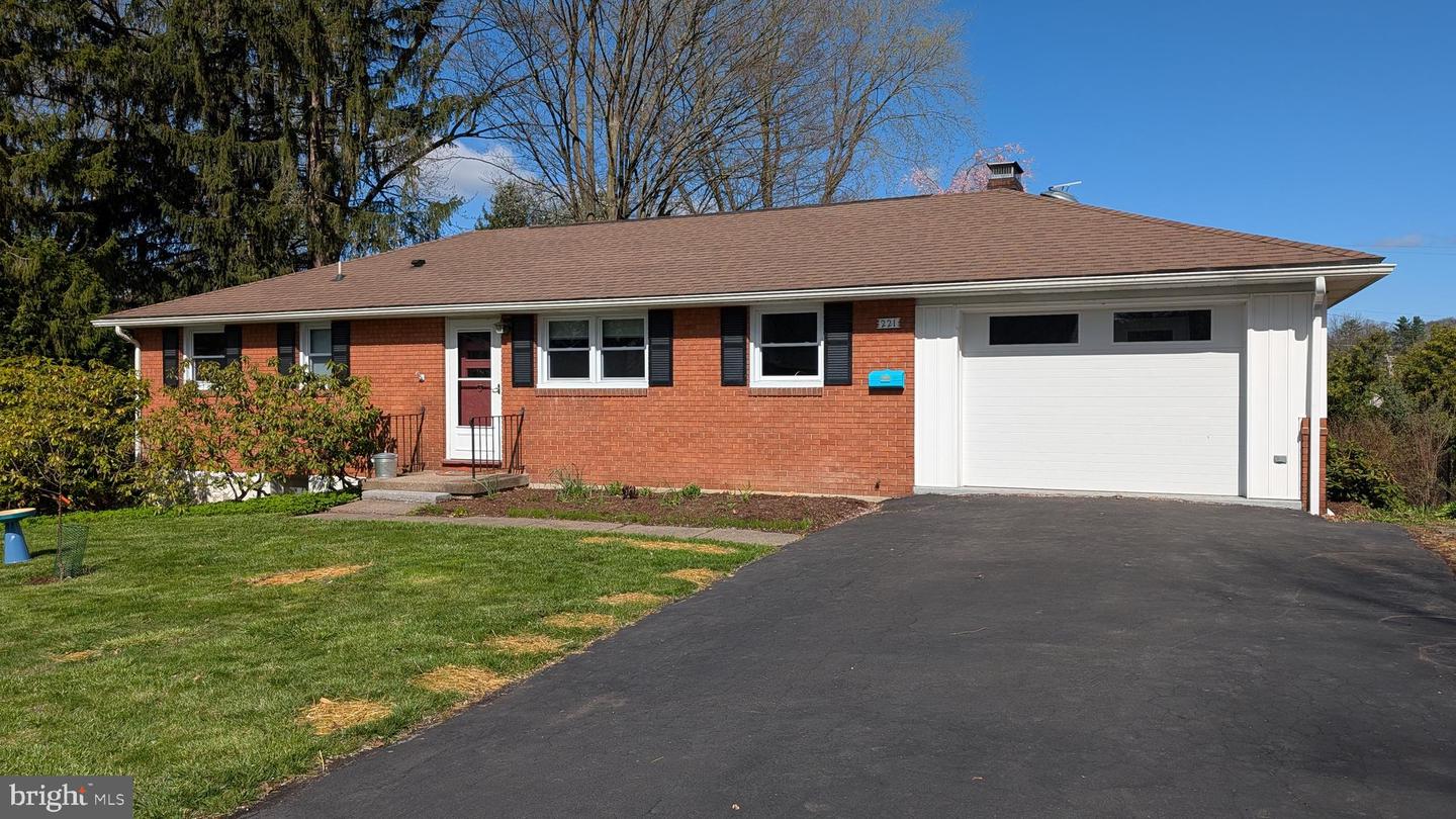 221 Ellen Avenue, State College