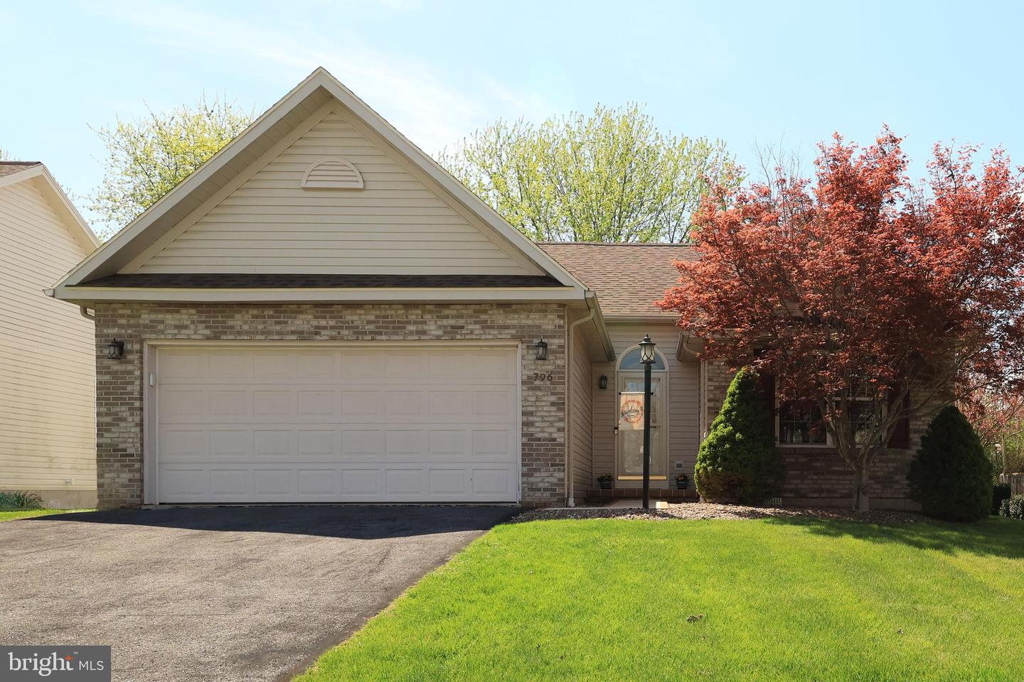 796 Tanager Drive, State College