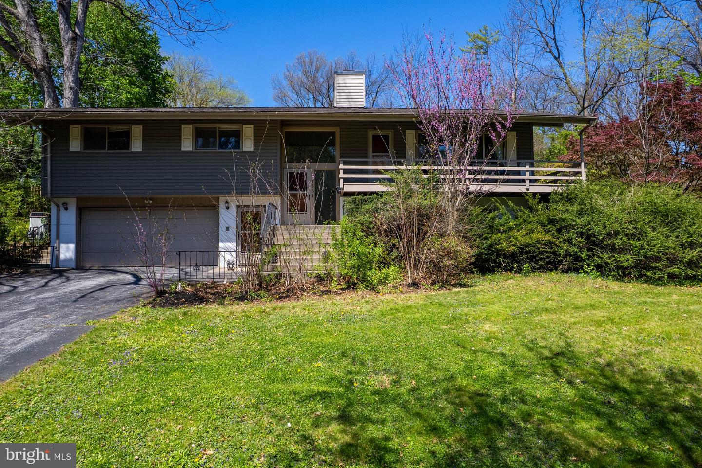 735 Westerly Parkway