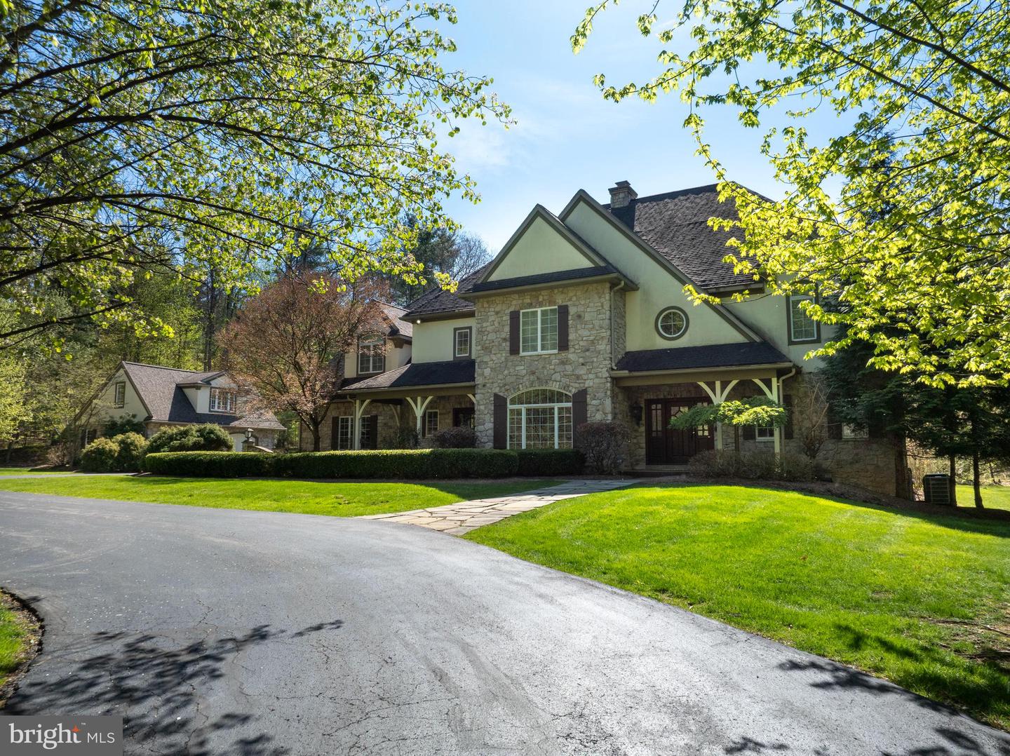 157 Manhasset Court