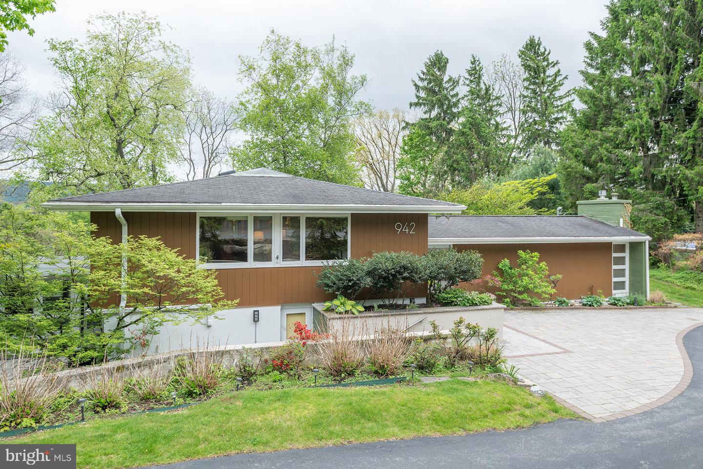 942 Robin Road, State College