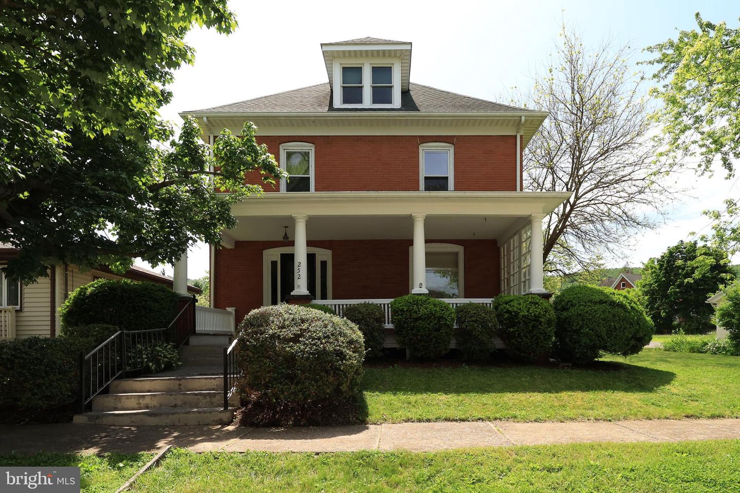 252 School Street
