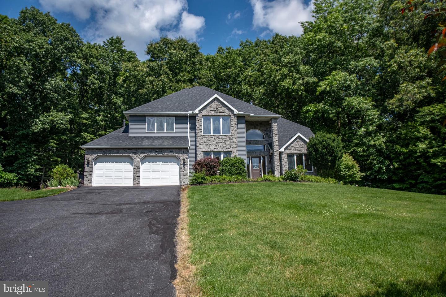 405 Houtz Lane, Port Matilda