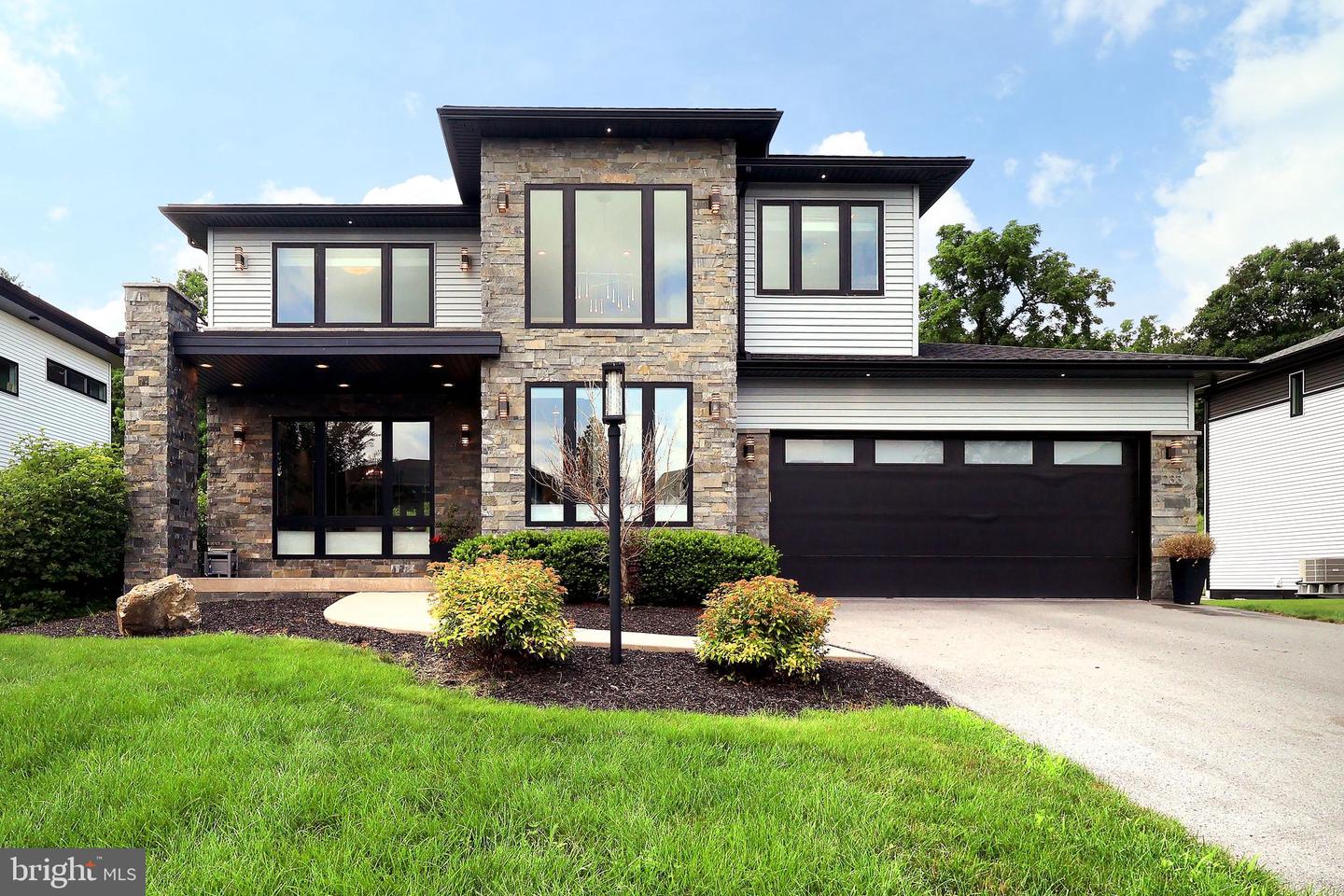 233 Derek Drive, Boalsburg