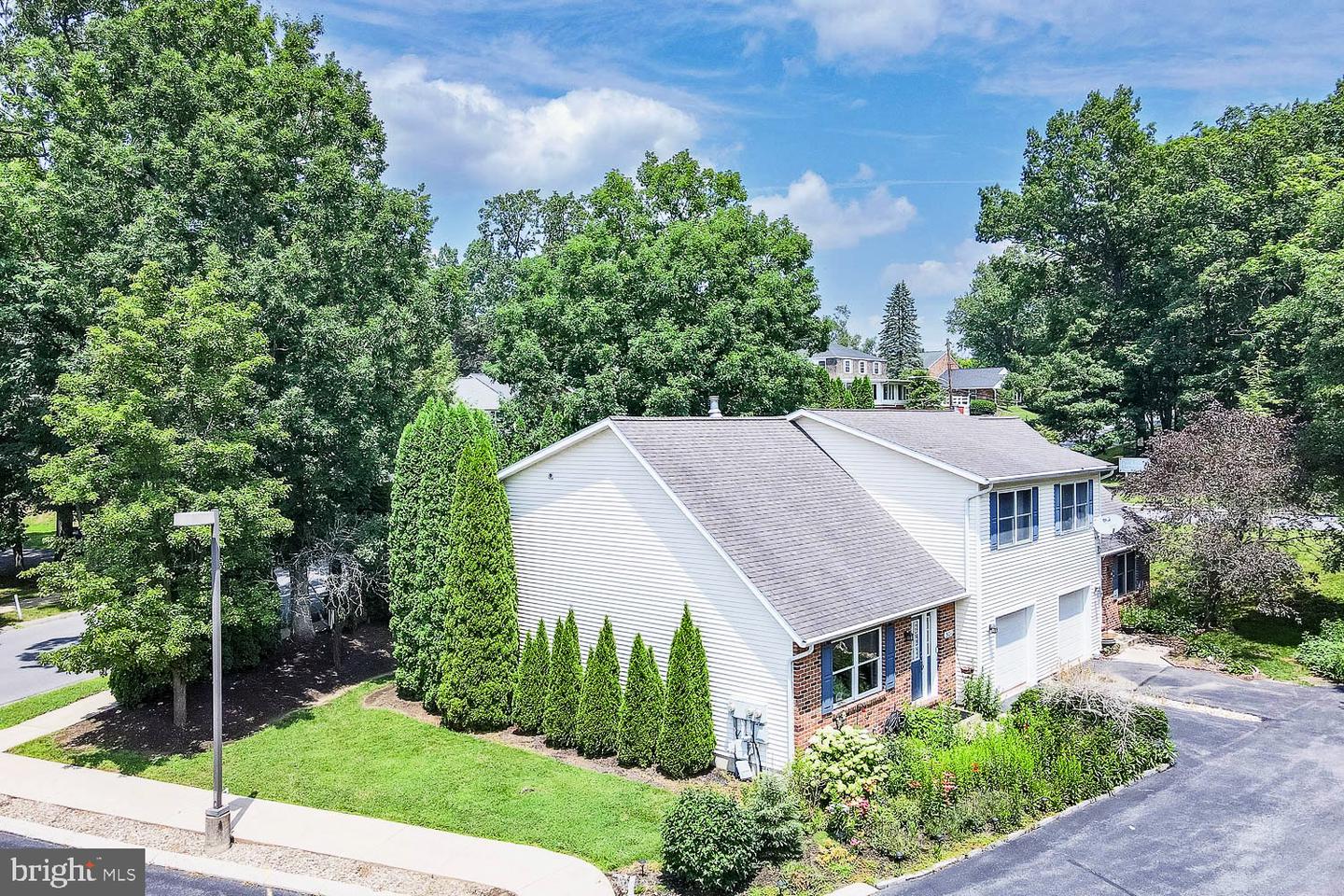 301 Amblewood Way, State College