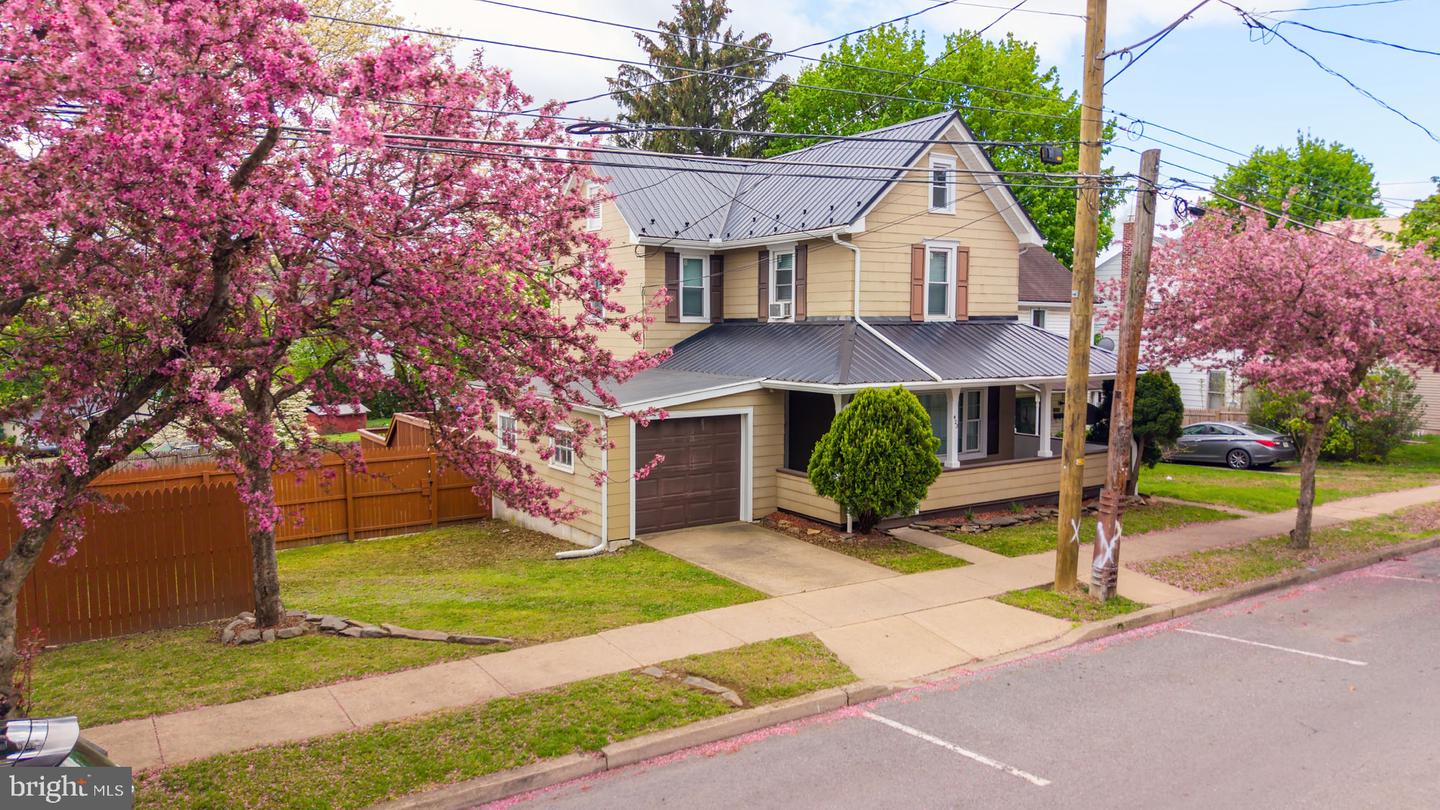 422 E 4th Street