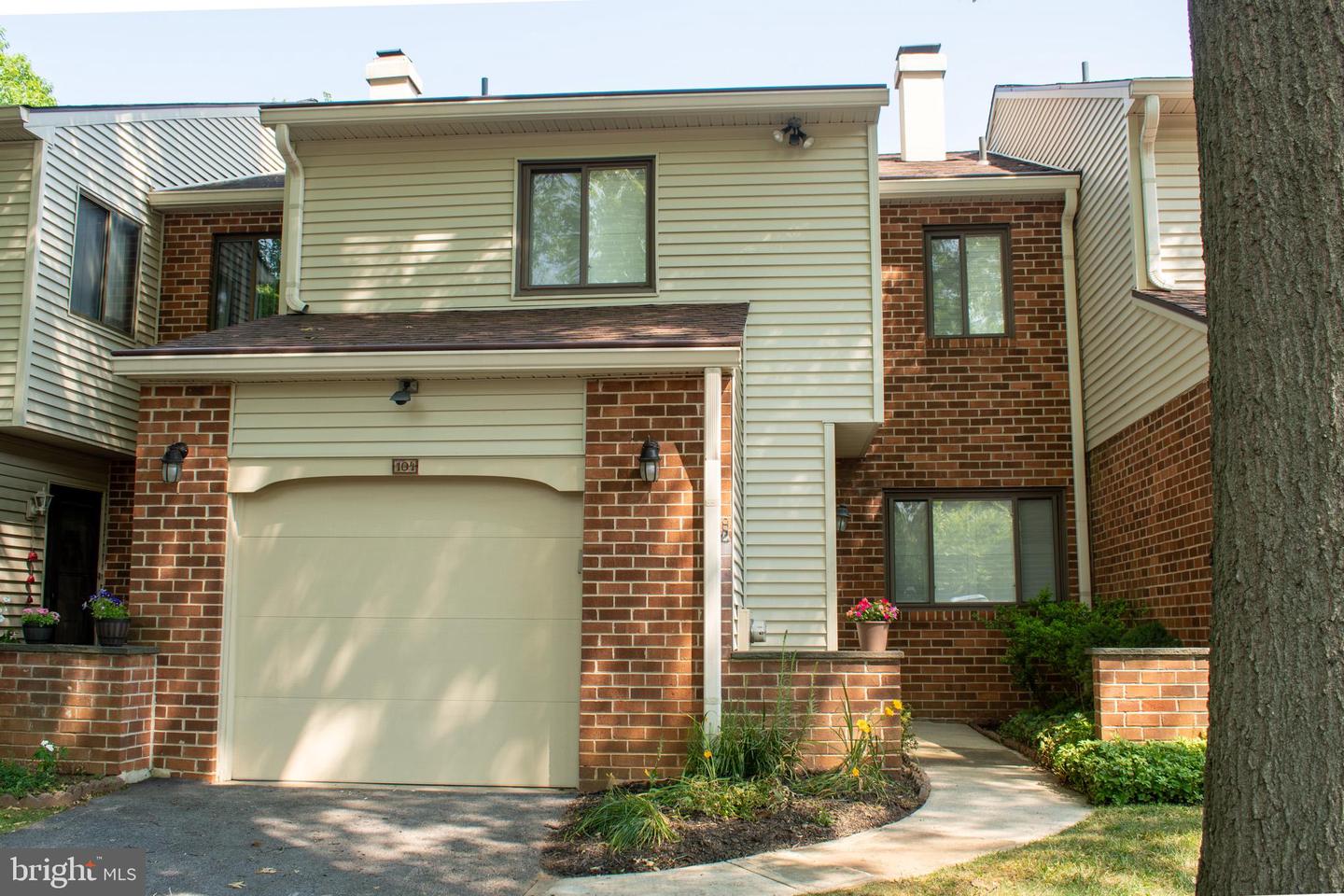 104 Camsten Court, Chesterbrook
